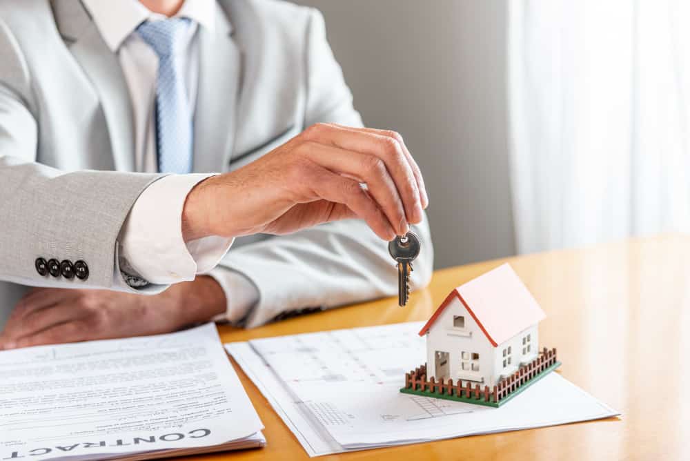 How Hiring a Conveyancer Can Help You Save Money