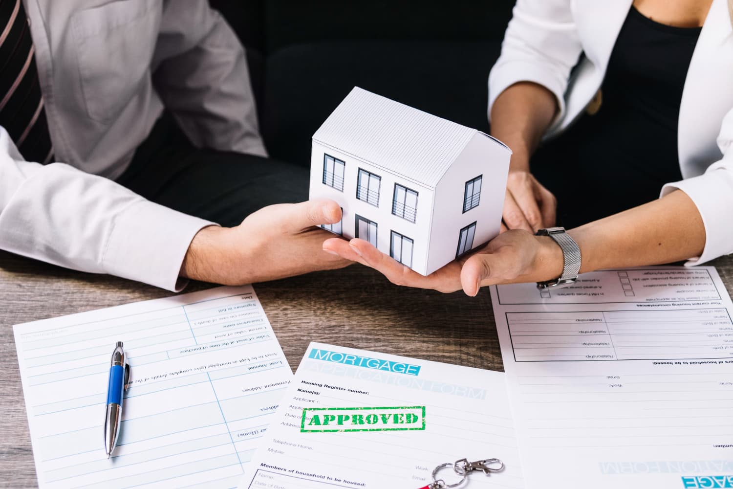 Important Considerations Before Hiring a Conveyancer